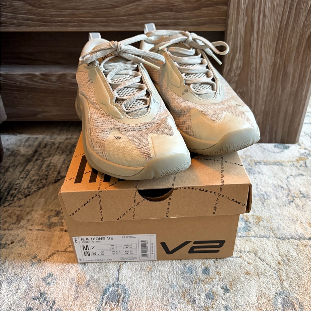V2 Women's Athletic Shoes - Sage Green